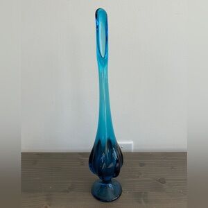 Vintage Viking Glass Epic Bluenique Swung Vase
6 petals